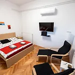 公寓 That Cat Flat - Free Parking, Near Center, Cats!