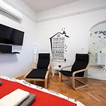 That Cat Flat - Free Parking, Near Center, Cats!