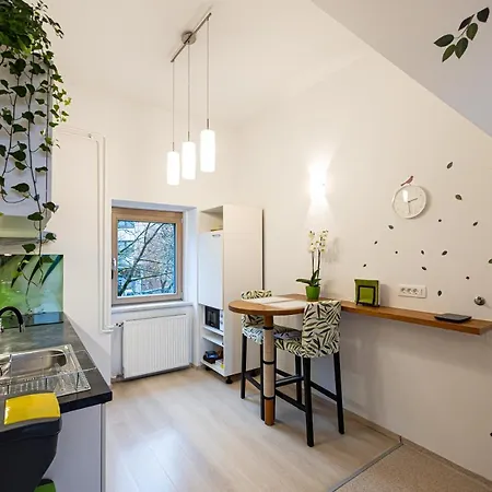 Apartma That Cat Flat - Free Parking, Near Center, Cats! *
