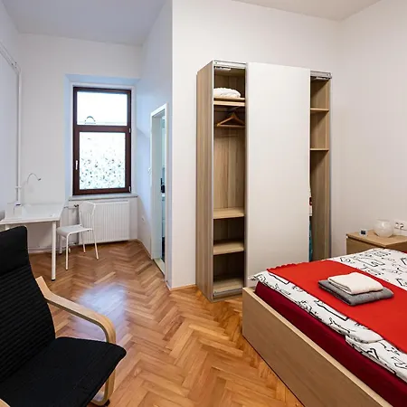 Apartma That Cat Flat - Free Parking, Near Center, Cats! *