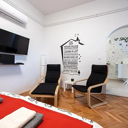 That Cat Flat - Free Parking, Near Center, Cats!