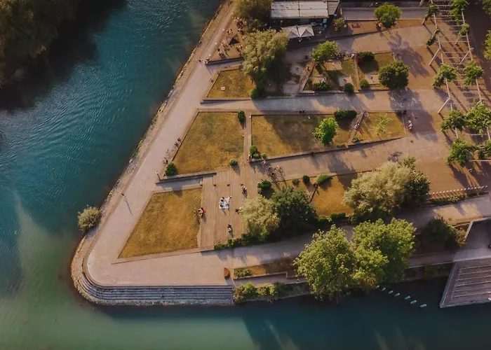 شقة That Cat Flat - Free Parking, Near Center, Cats! *