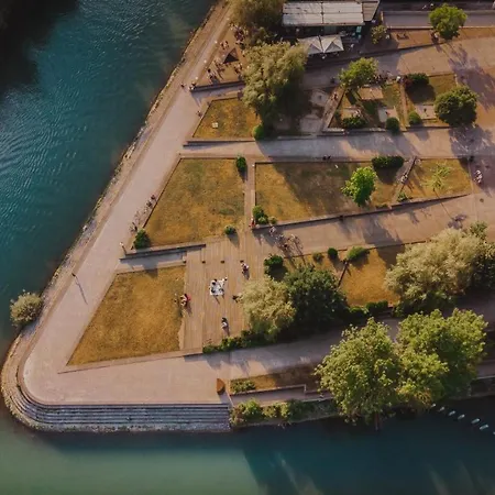 Appartement That Cat Flat - Free Parking, Near Center, Cats! *